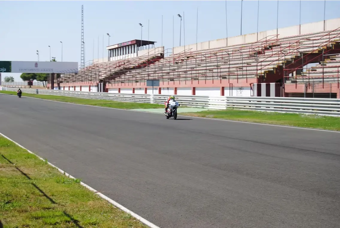 Prototipo MS4 de MotoMaqLab 2016 - chasis y basculante monobloque en aluminio, premio al mejor diseño