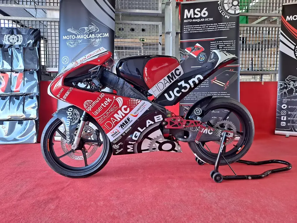 Prototipo MS6 de MotoMaqLab 2020 - basculante de carbono, ganador Altair Innovative Challenge