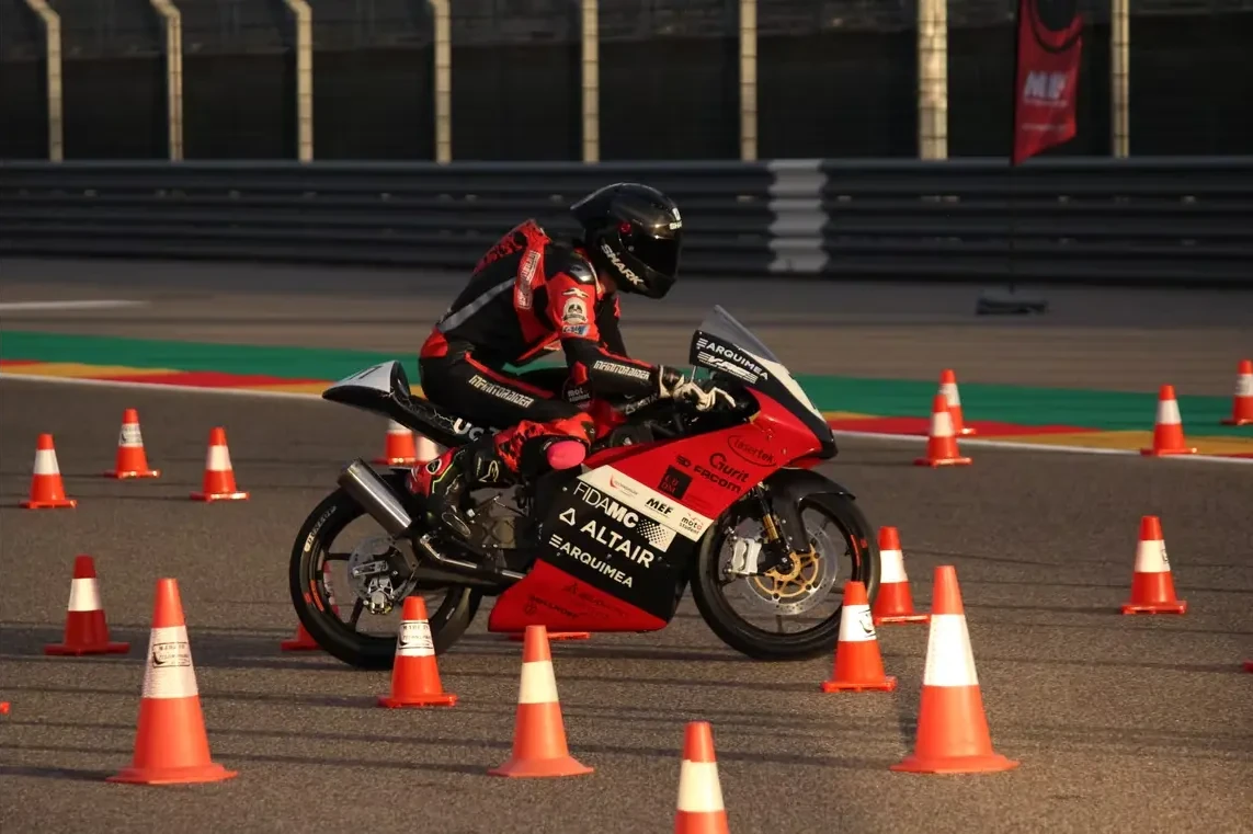 Prototipo MS7 de MotoMaqLab 2023 - chasis tubular de fibra de carbono único en el mundo